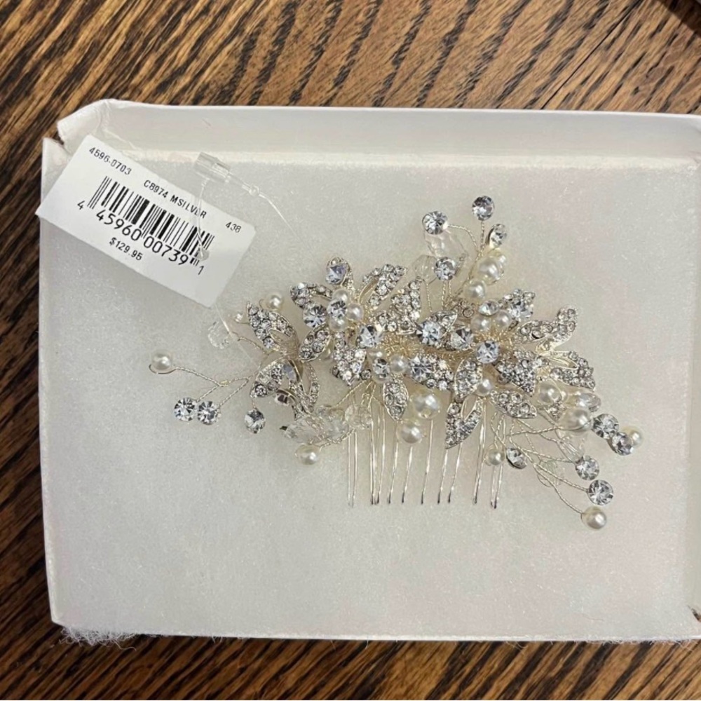 Elegant Silver and White Hair Comb